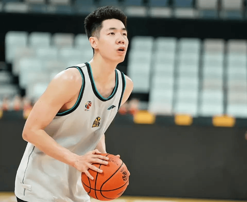 开云体育快速登录-冲刺阶段体能课后；广厦男篮内部沟通备战欧联；震撼外界；细节决定成败的简单介绍