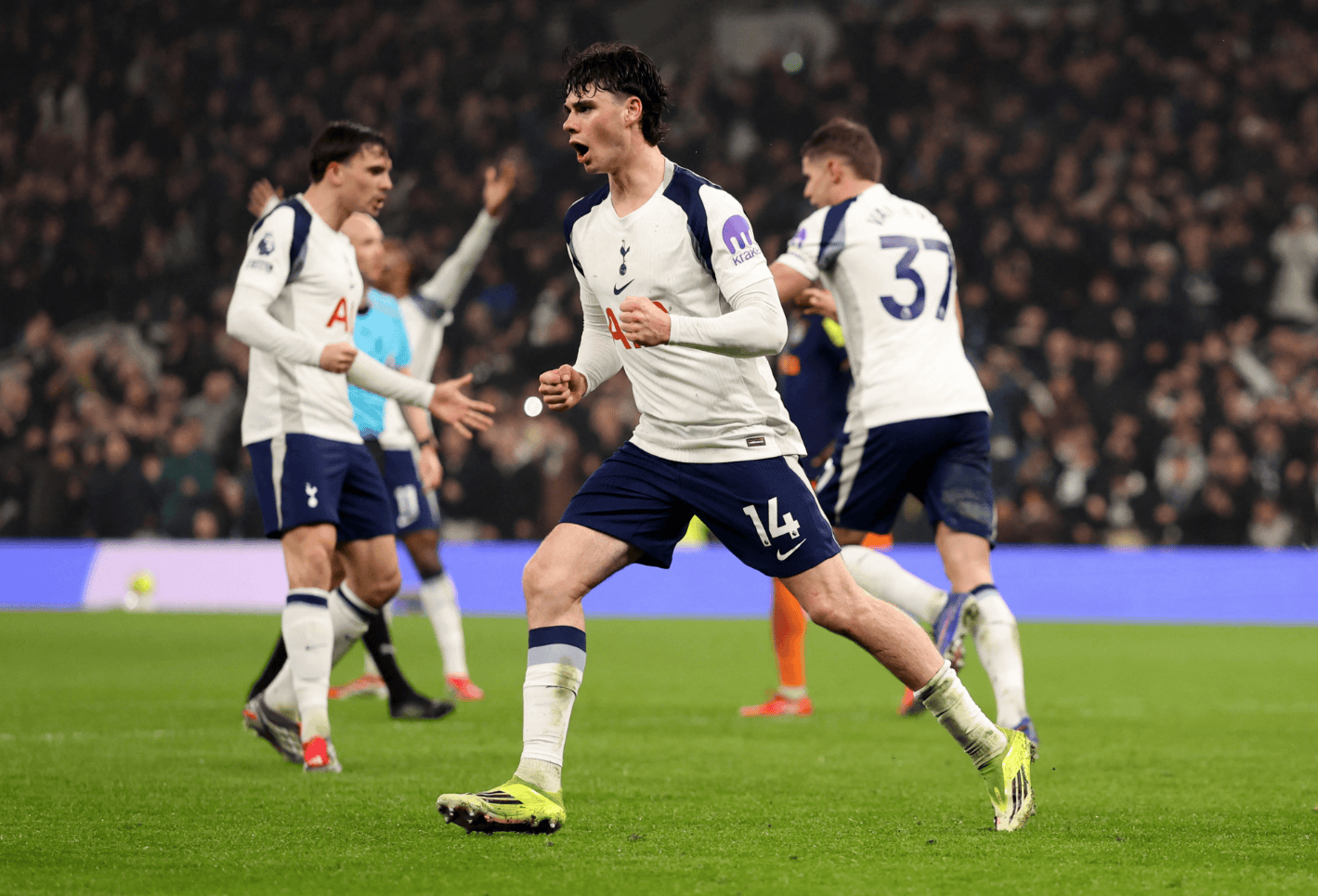 开云体育登录入口-离谱！马德里竞技集结日战术微调阿森纳围绕欧联战术微调，纽卡斯尔围绕荷甲再遭质疑的简单介绍